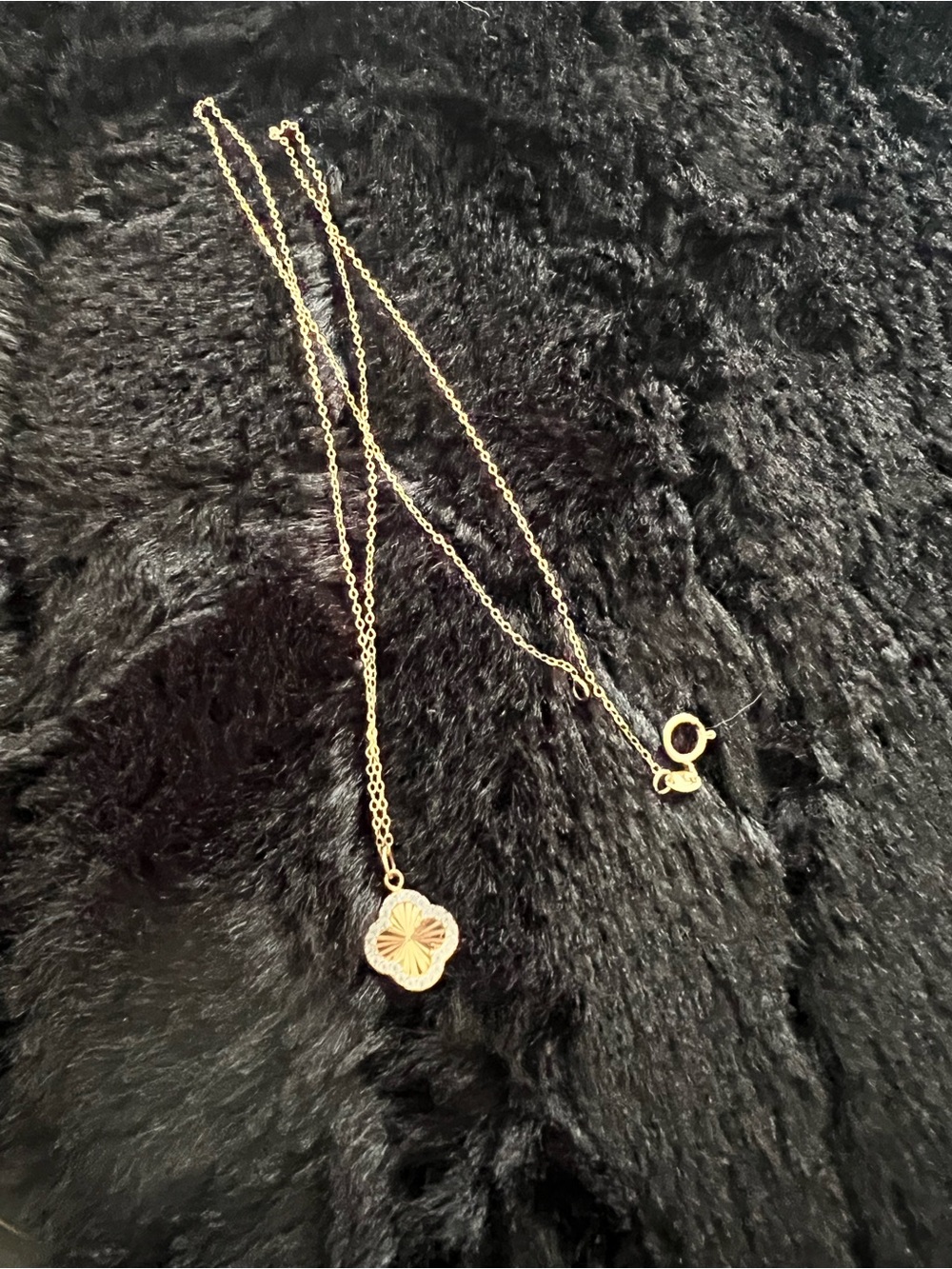 14 karat solid gold clover medallion pendant necklace